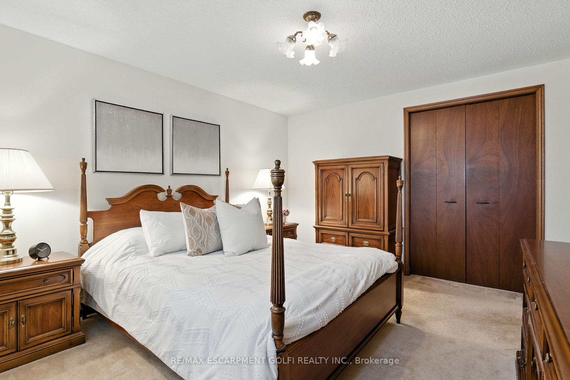 Photo 16 of 24 Ellington Avenue, Hamilton, Stoney Creek — HOMEH