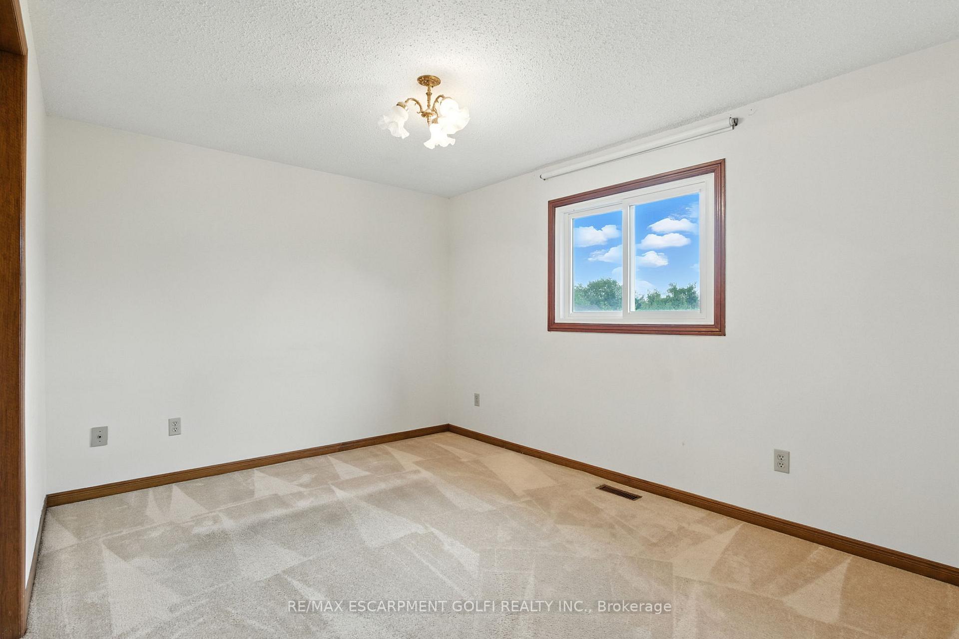 Photo 17 of 24 Ellington Avenue, Hamilton, Stoney Creek — HOMEH