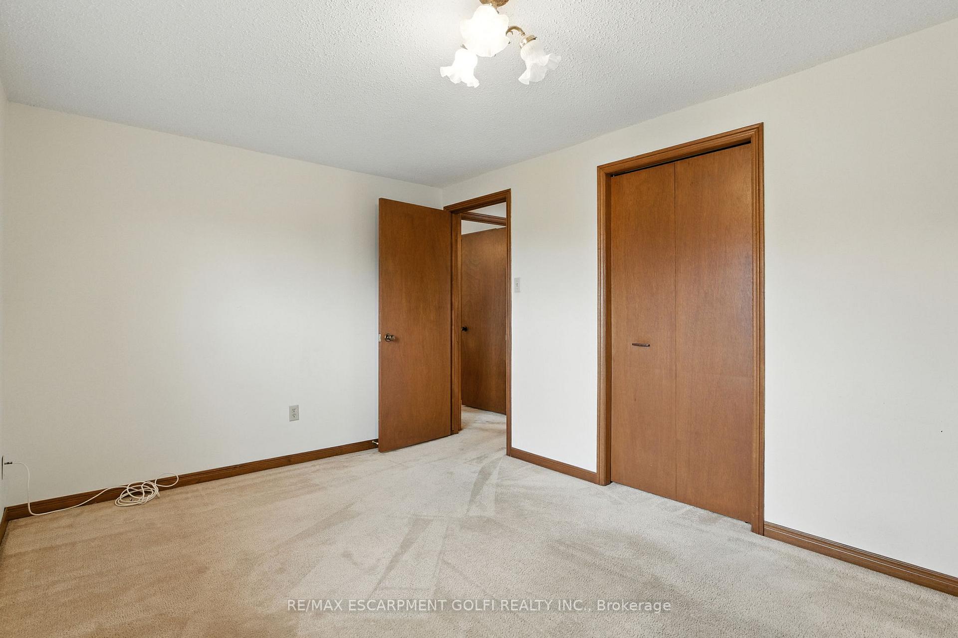 Photo 18 of 24 Ellington Avenue, Hamilton, Stoney Creek — HOMEH