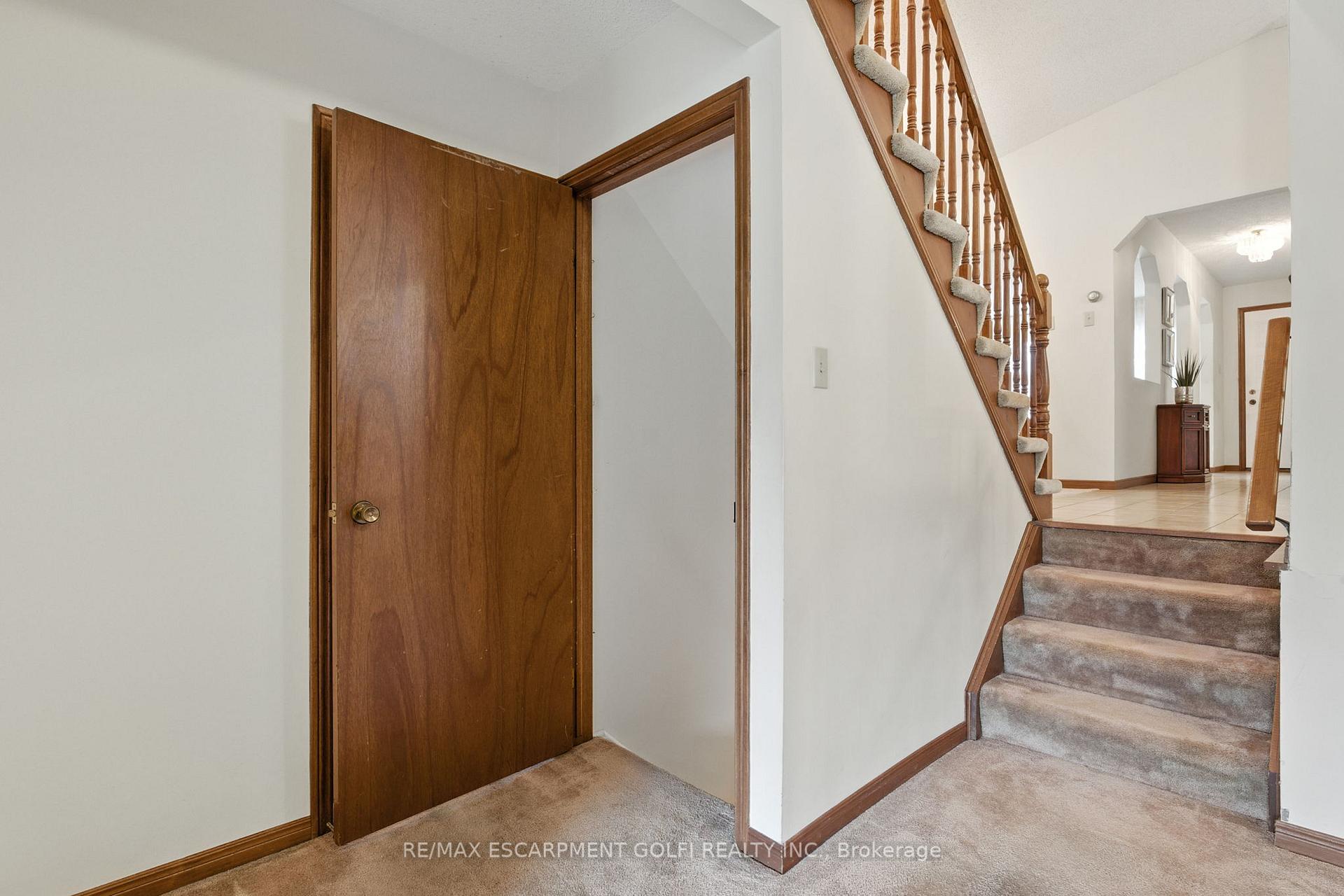 Photo 20 of 24 Ellington Avenue, Hamilton, Stoney Creek — HOMEH