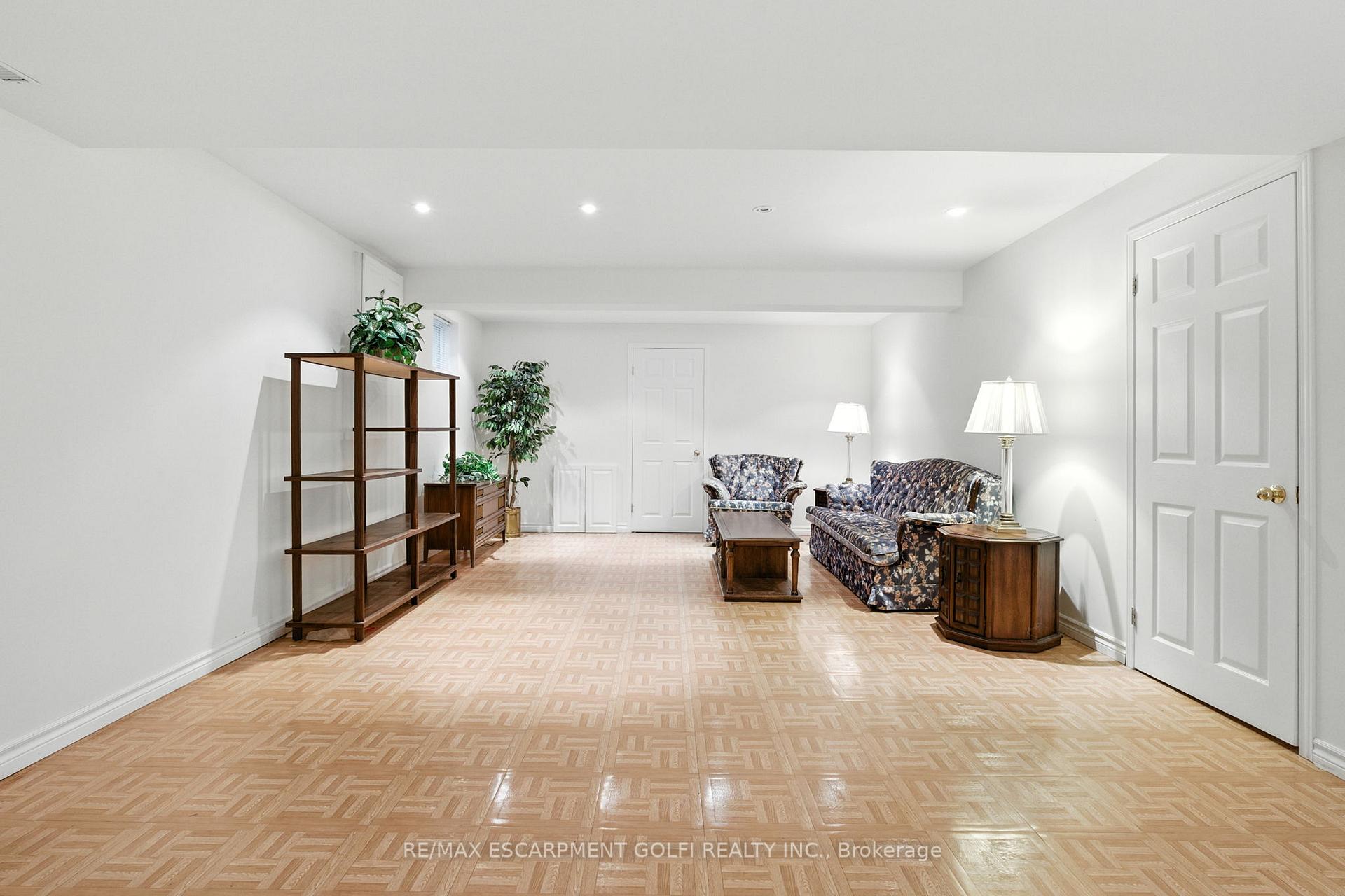 Photo 21 of 24 Ellington Avenue, Hamilton, Stoney Creek — HOMEH
