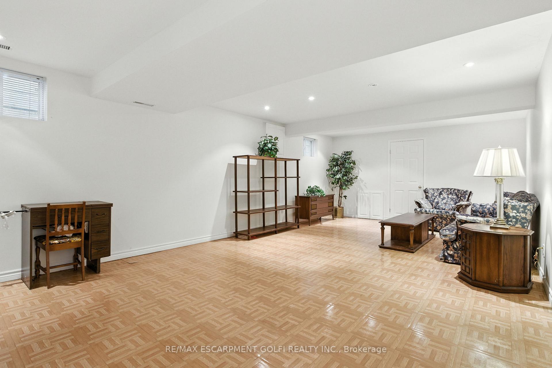 Photo 22 of 24 Ellington Avenue, Hamilton, Stoney Creek — HOMEH