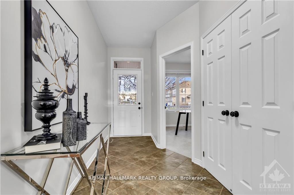 Photo 4 of 406 Blackleaf Drive, Ottawa, Barrhaven - Stonebridge — HOMEH