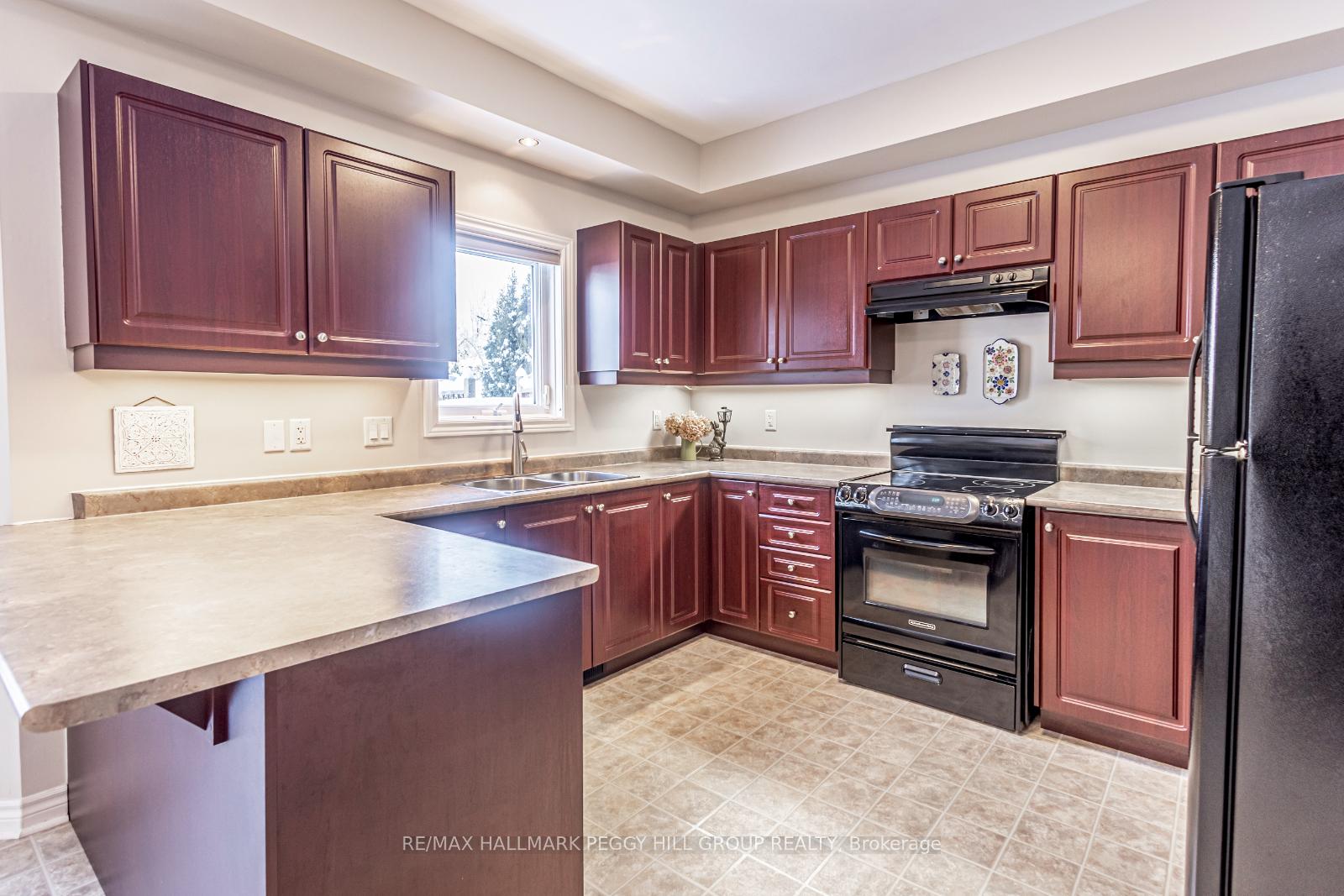 Photo 4 of 312 Mapleton Avenue, Barrie, Ardagh — HOMEH