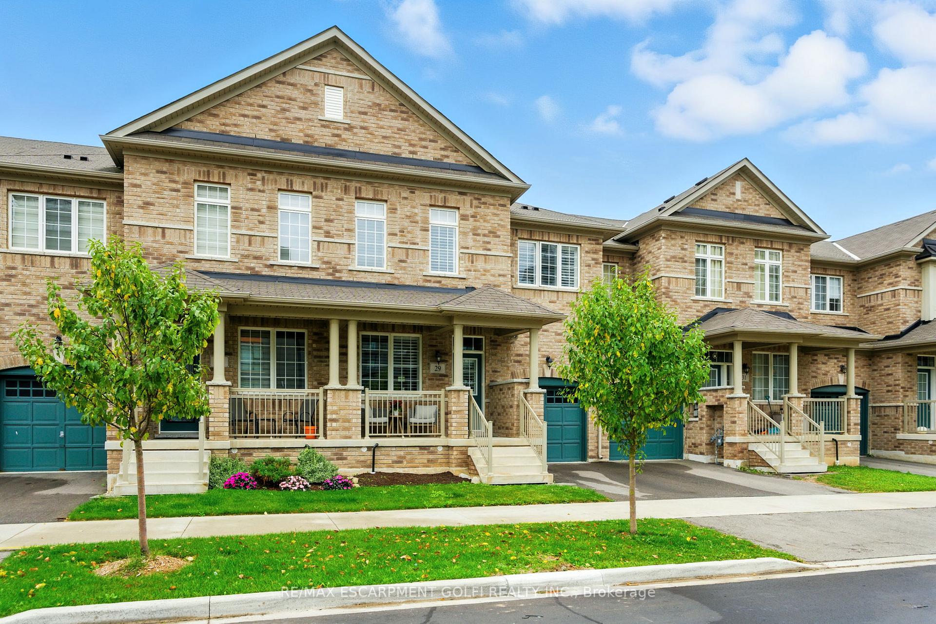 Photo 2 of 29 Riverwalk Drive, Hamilton, Waterdown — HOMEH