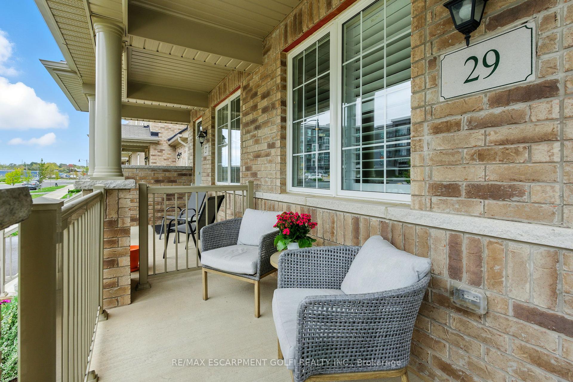 Photo 3 of 29 Riverwalk Drive, Hamilton, Waterdown — HOMEH