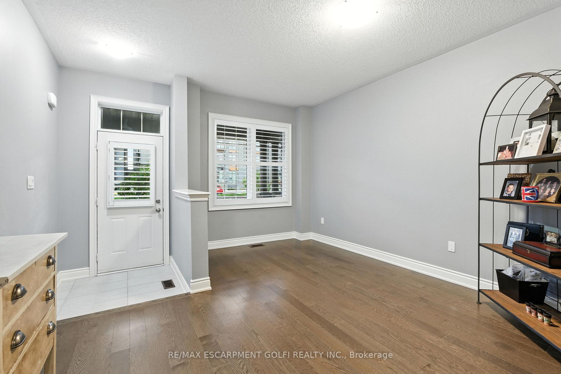 Photo 5 of 29 Riverwalk Drive, Hamilton, Waterdown — HOMEH
