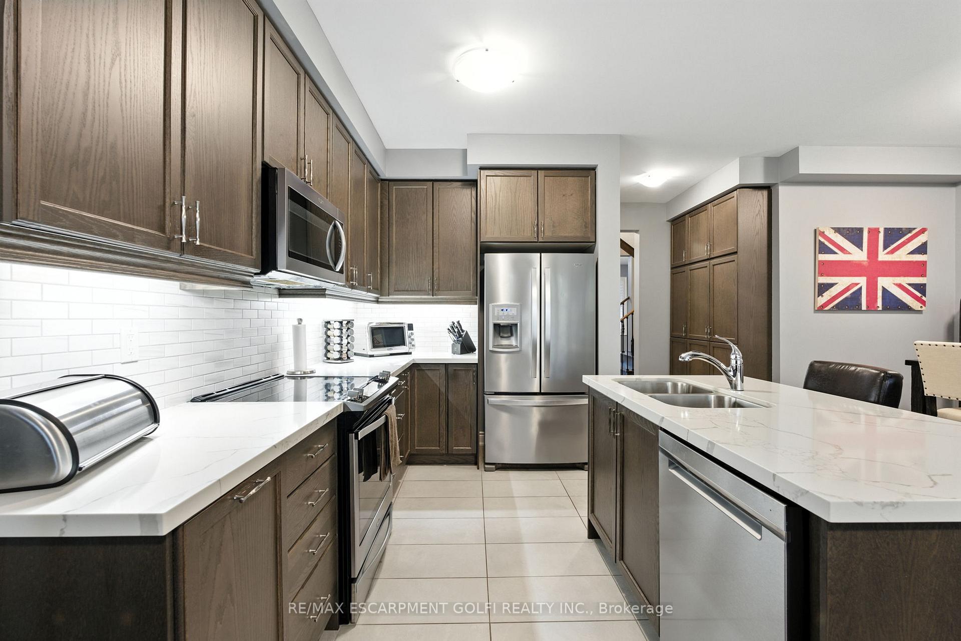 Photo 9 of 29 Riverwalk Drive, Hamilton, Waterdown — HOMEH