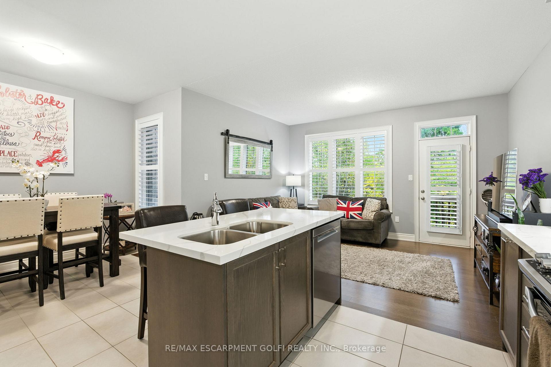 Photo 10 of 29 Riverwalk Drive, Hamilton, Waterdown — HOMEH