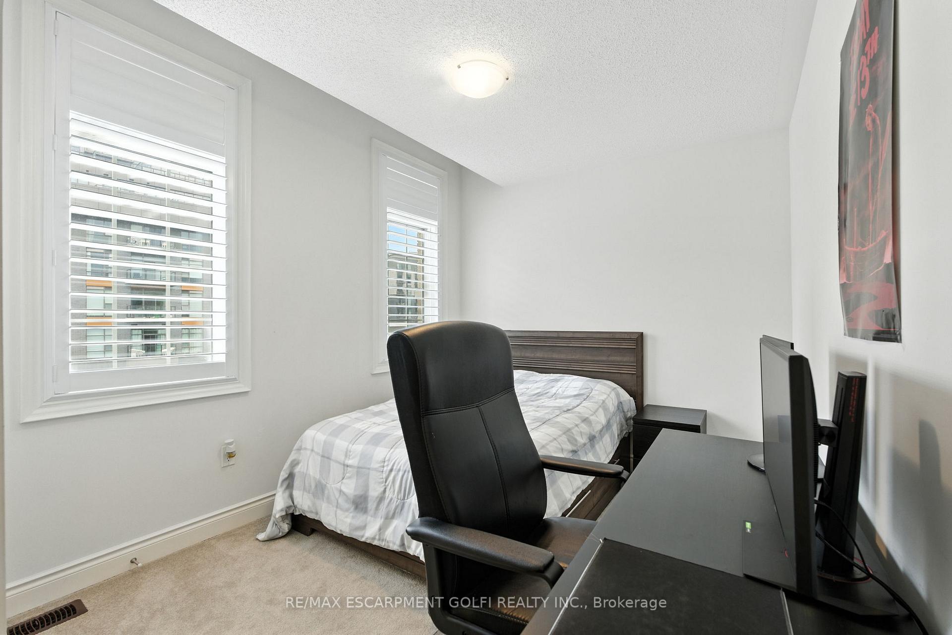 Photo 17 of 29 Riverwalk Drive, Hamilton, Waterdown — HOMEH
