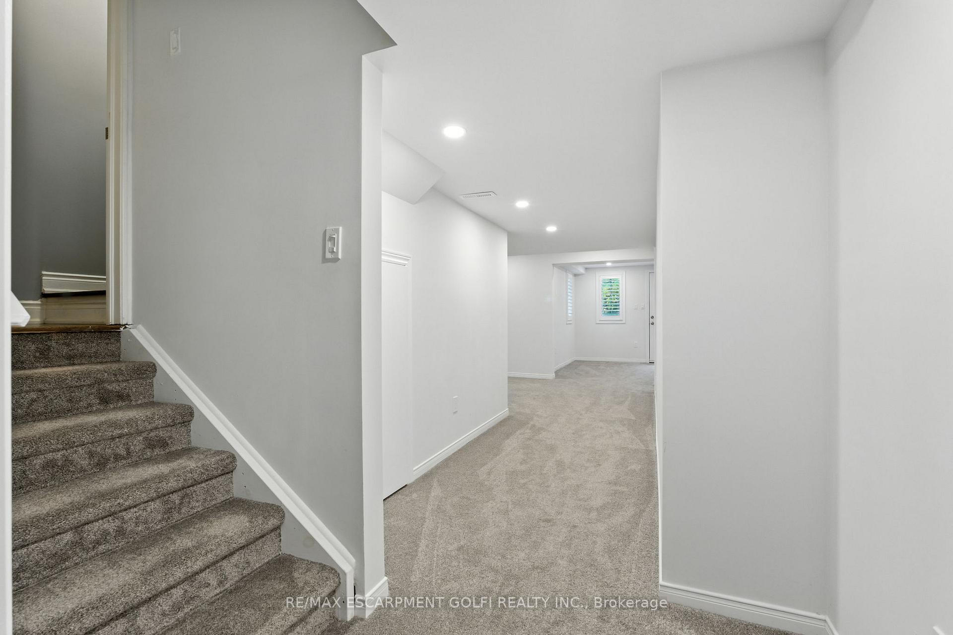 Photo 25 of 29 Riverwalk Drive, Hamilton, Waterdown — HOMEH