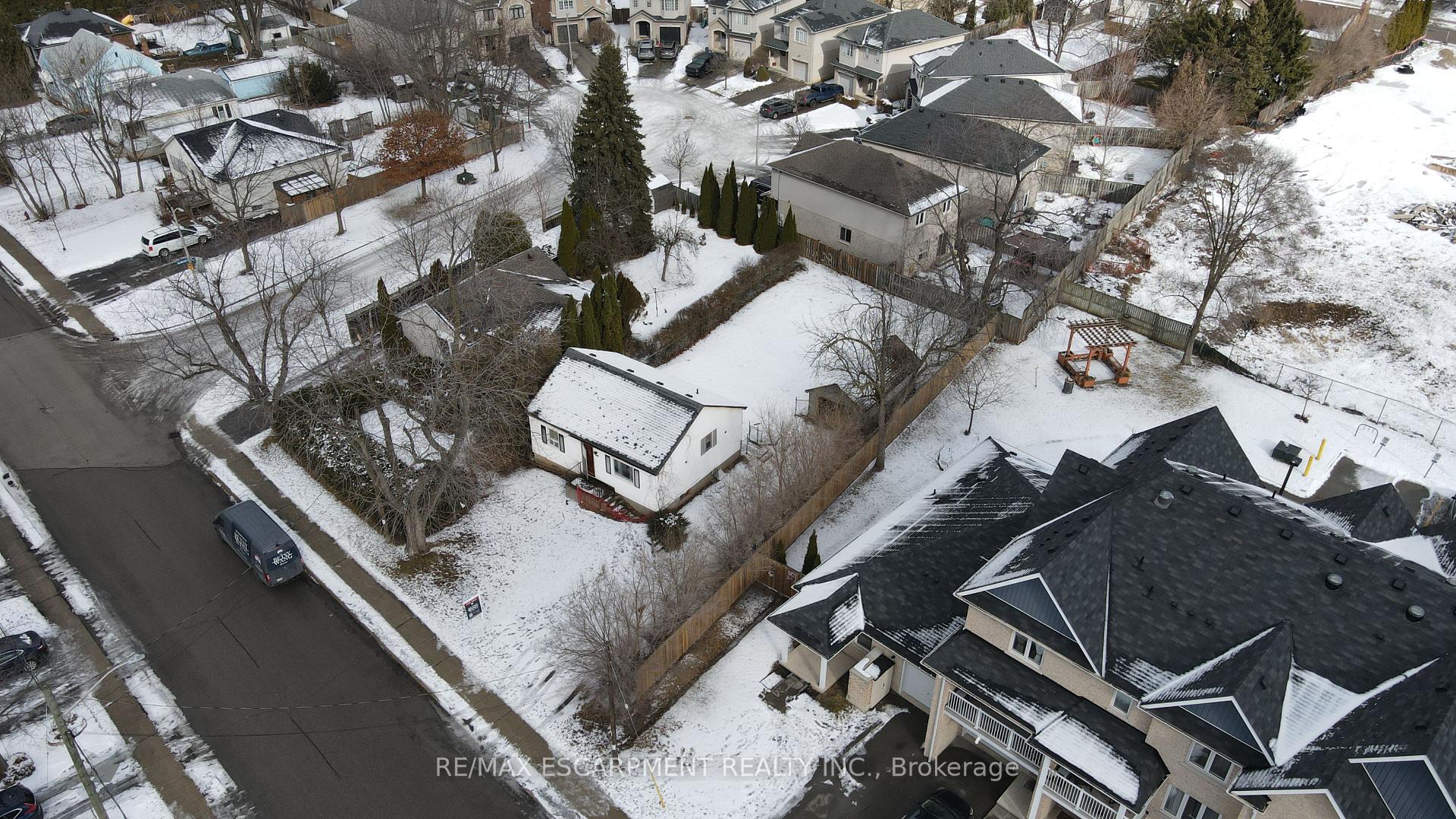 Photo 3 of 1027 Glendor Avenue, Burlington, Freeman — HOMEH
