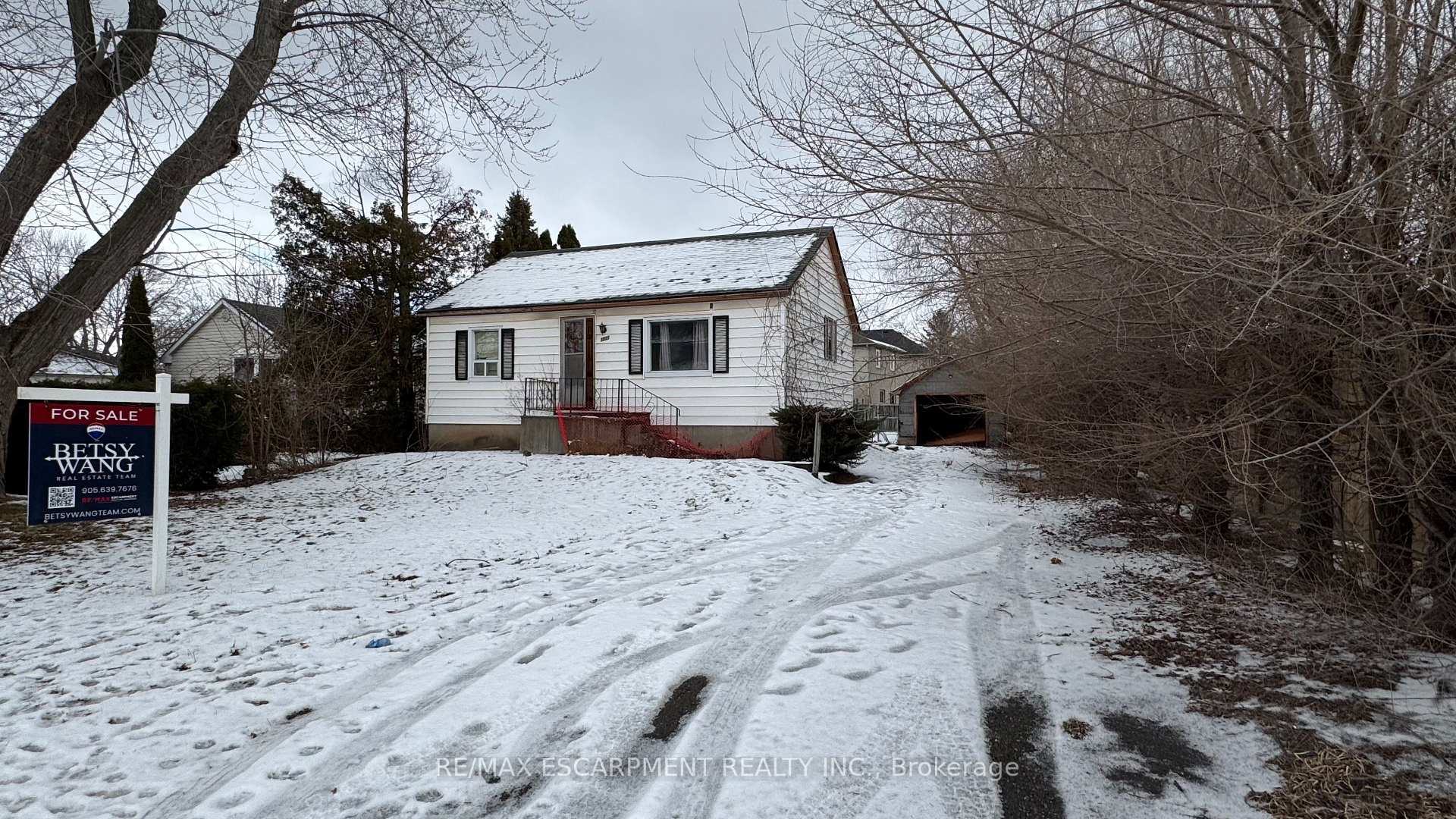 Photo 4 of 1027 Glendor Avenue, Burlington, Freeman — HOMEH