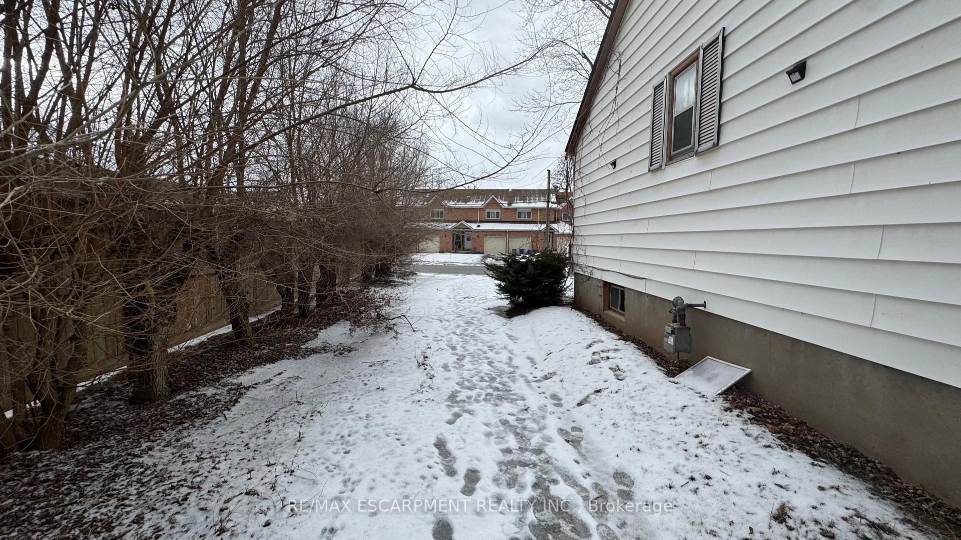 Photo 8 of 1027 Glendor Avenue, Burlington, Freeman — HOMEH