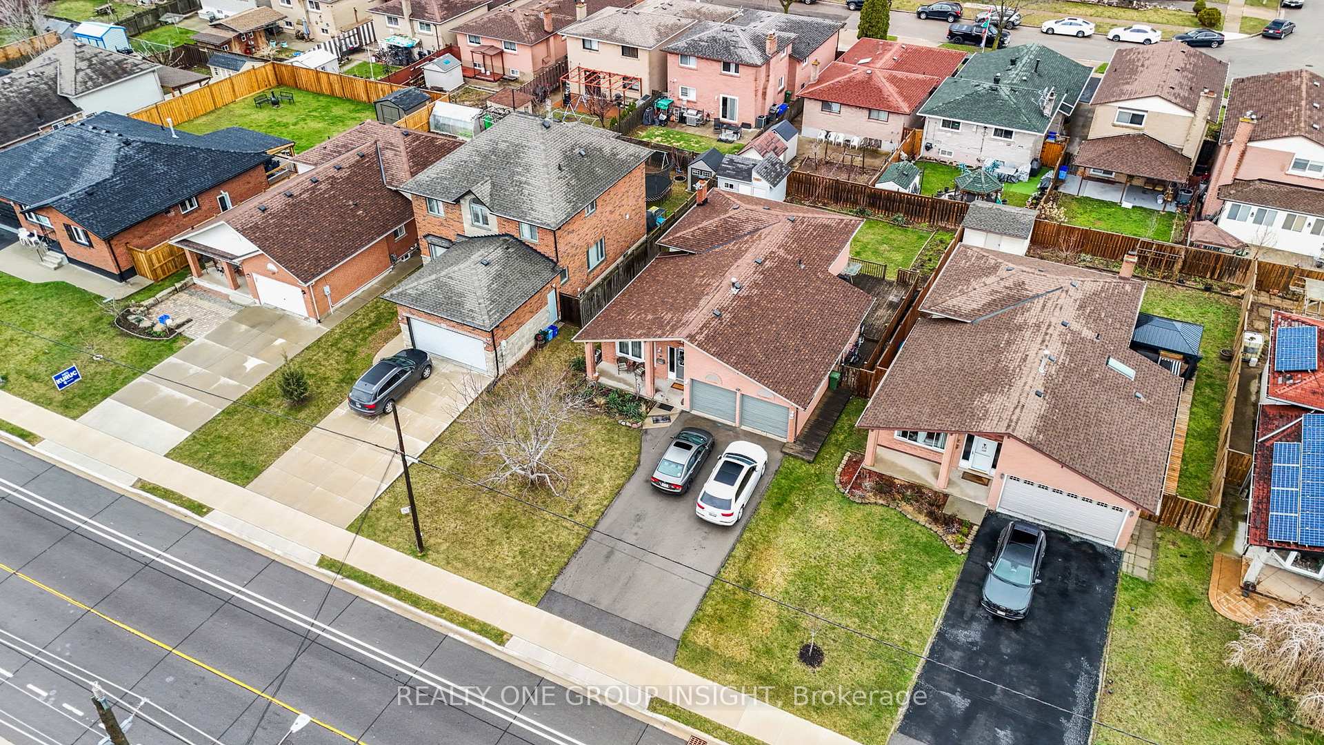 Photo 2 of 215 Dewitt Road, Hamilton, Stoney Creek — HOMEH