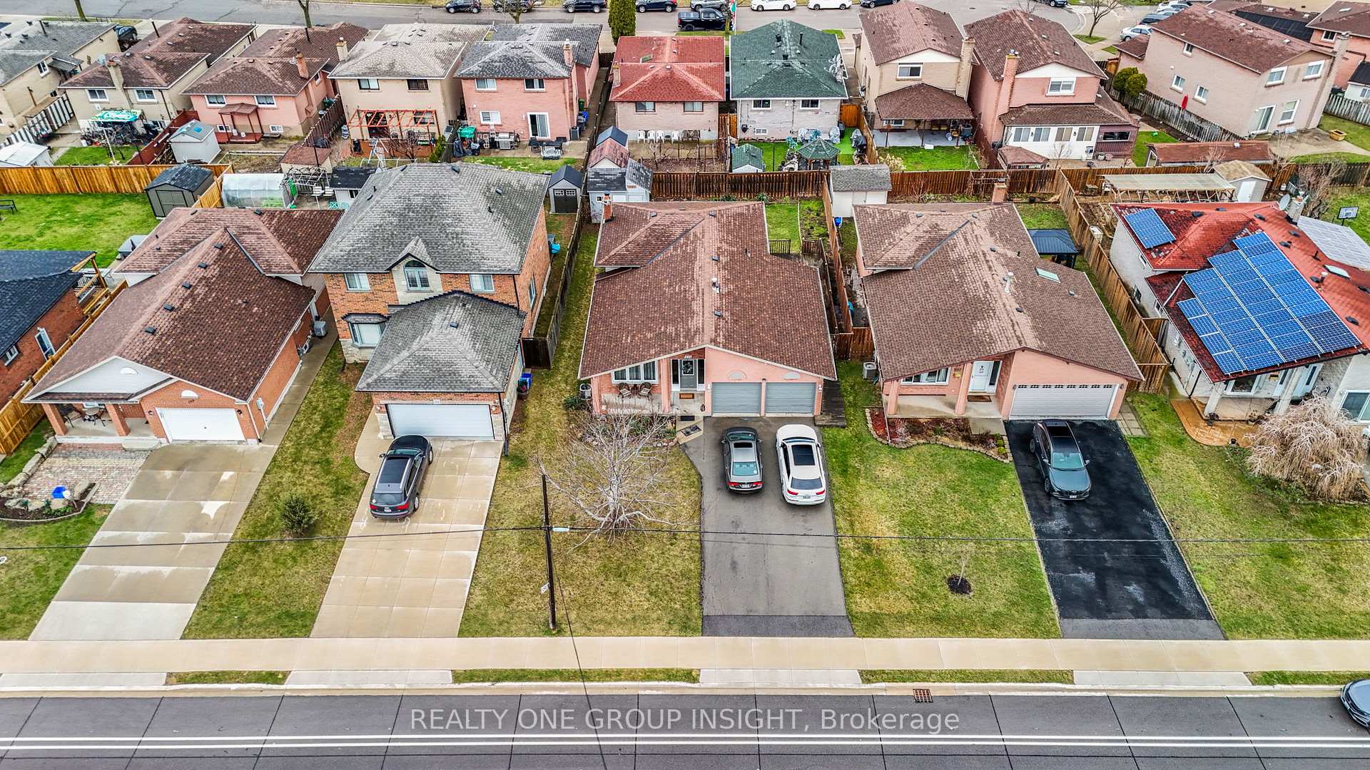 Photo 3 of 215 Dewitt Road, Hamilton, Stoney Creek — HOMEH
