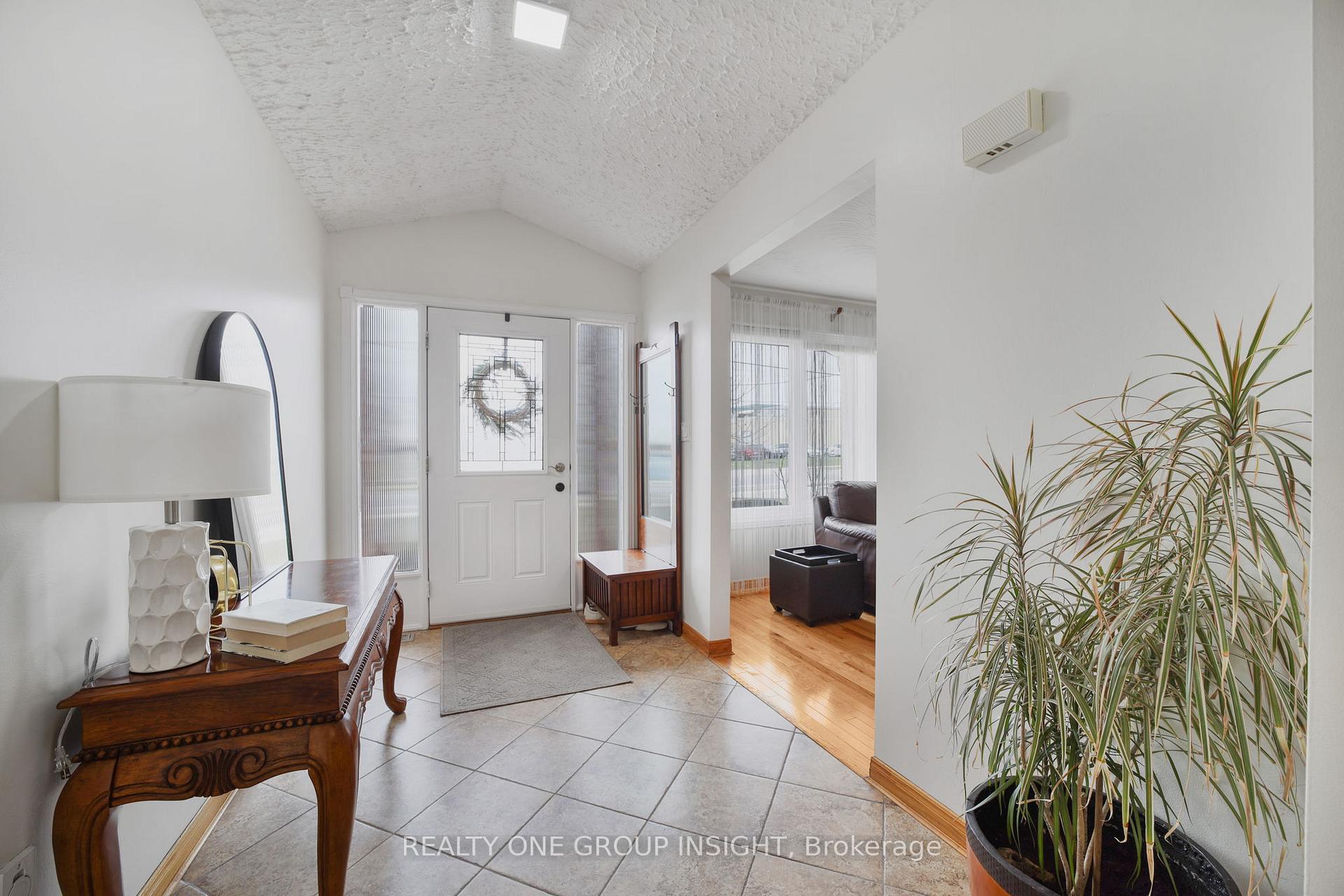 Photo 5 of 215 Dewitt Road, Hamilton, Stoney Creek — HOMEH