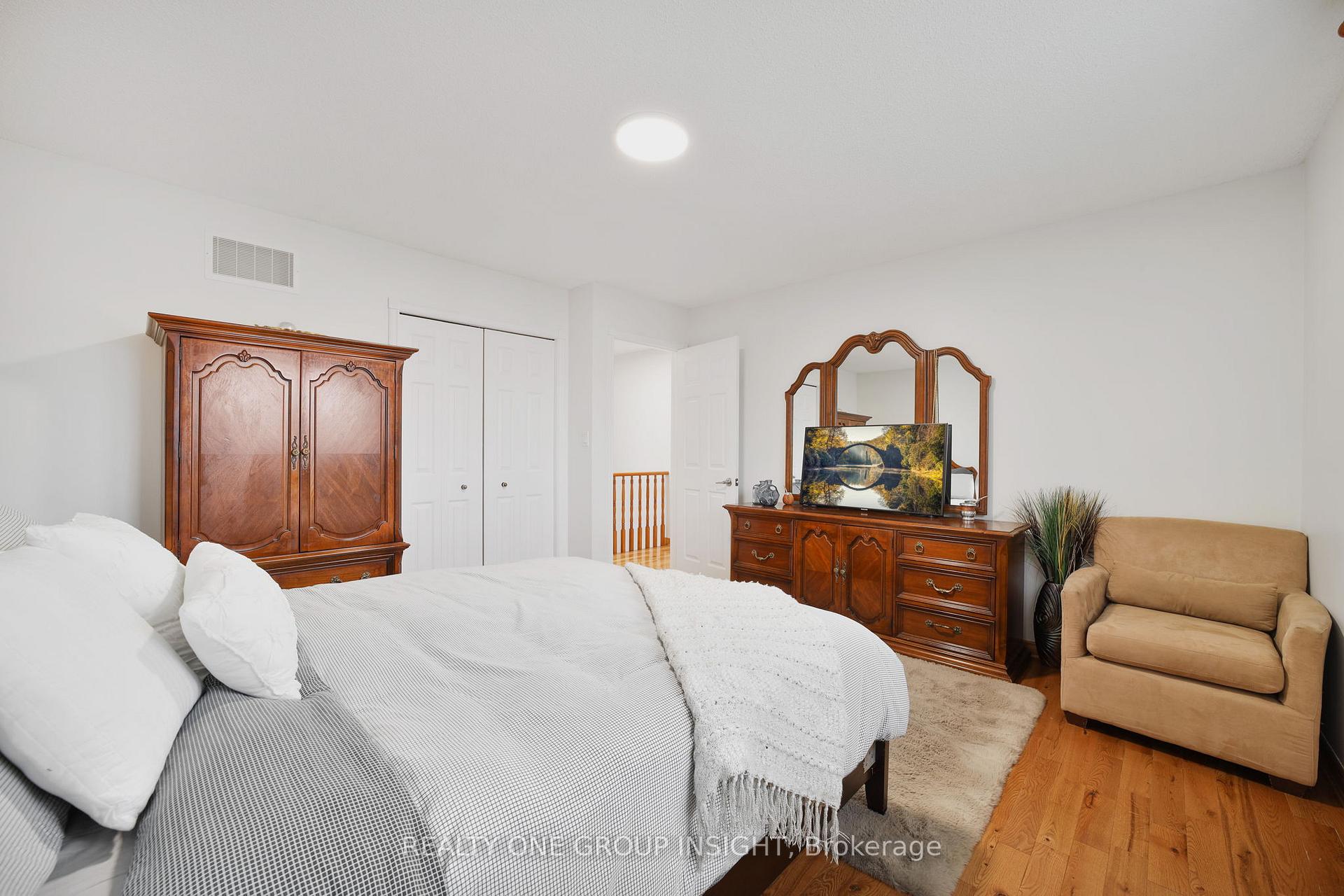Photo 20 of 215 Dewitt Road, Hamilton, Stoney Creek — HOMEH
