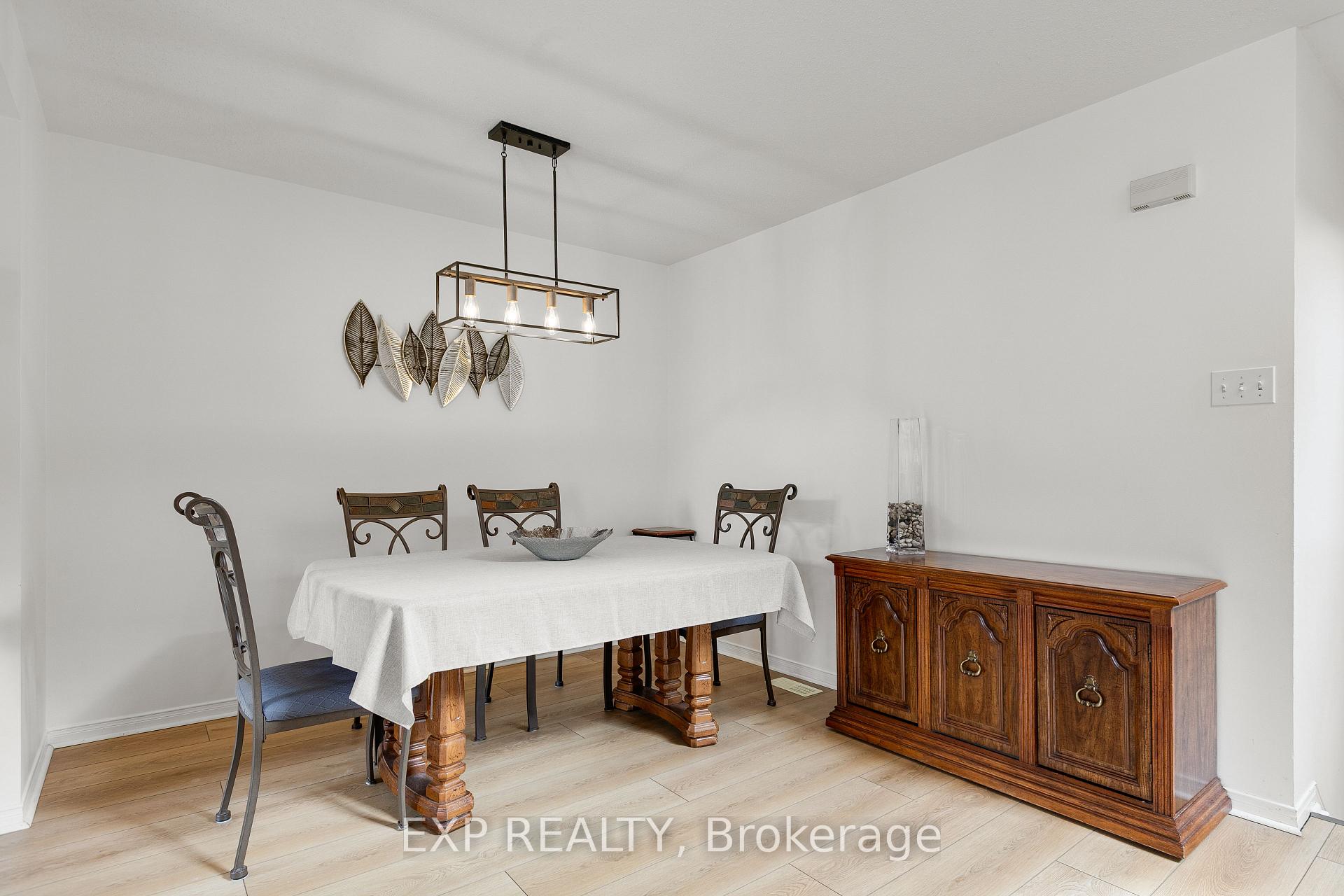 Photo 10 of 23 Southpointe Avenue, Ottawa, Barrhaven - Longfields — HOMEH