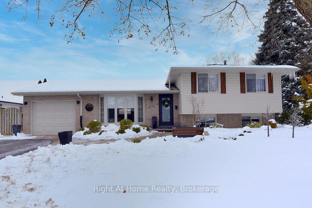 Photo 4 of 672 Montego Crescent, Burlington, Roseland — HOMEH