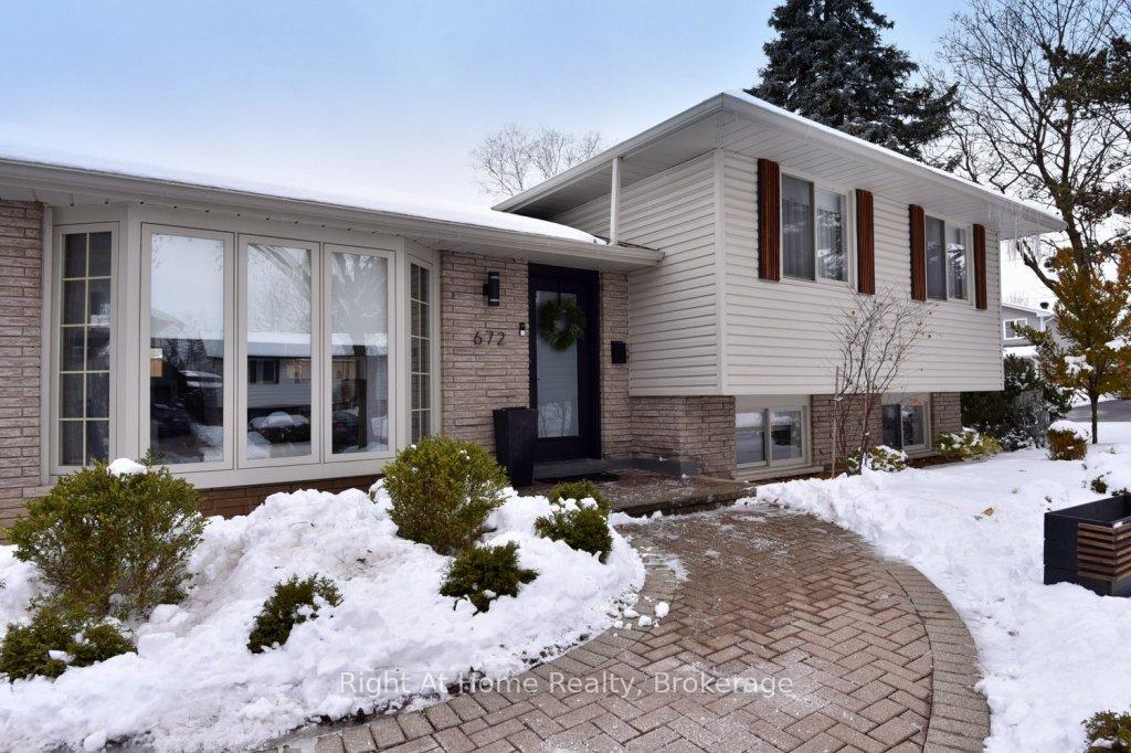 Photo 7 of 672 Montego Crescent, Burlington, Roseland — HOMEH