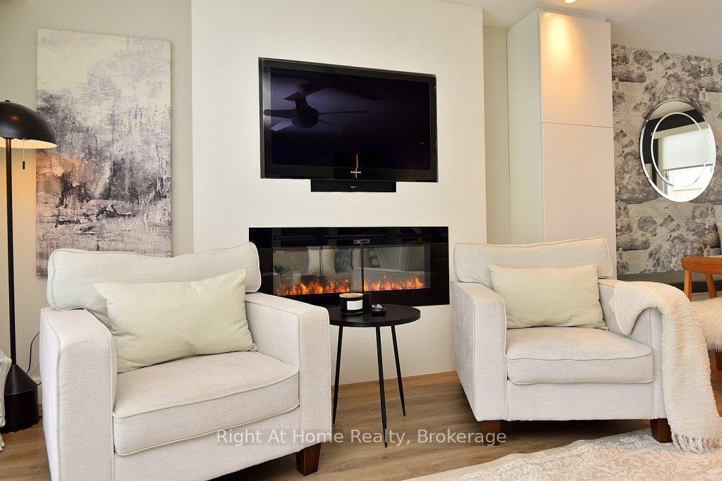 Photo 10 of 672 Montego Crescent, Burlington, Roseland — HOMEH