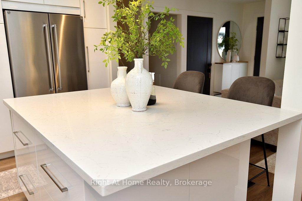 Photo 21 of 672 Montego Crescent, Burlington, Roseland — HOMEH