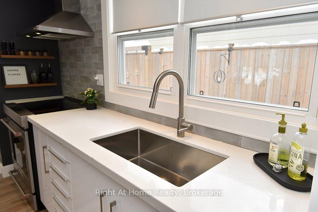 Photo 24 of 672 Montego Crescent, Burlington, Roseland — HOMEH