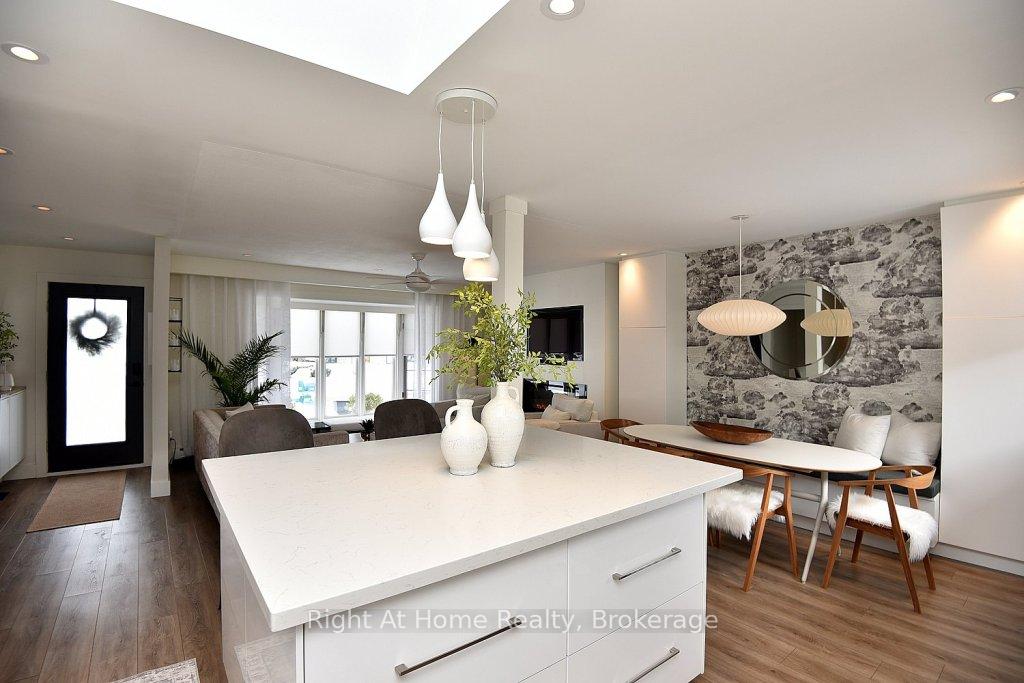 Photo 25 of 672 Montego Crescent, Burlington, Roseland — HOMEH