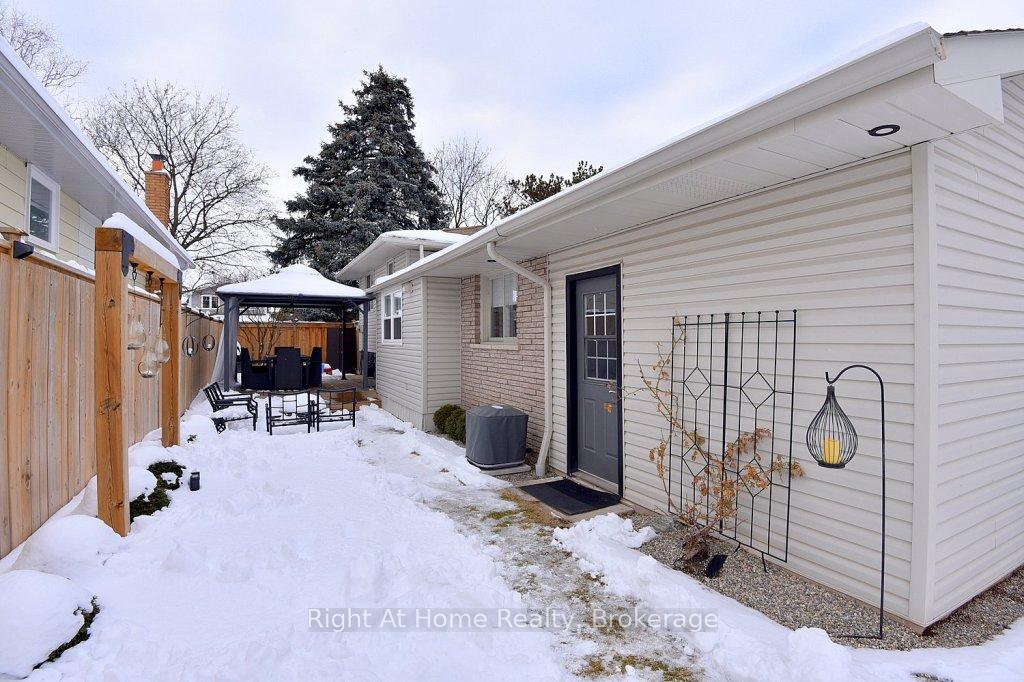 Photo 47 of 672 Montego Crescent, Burlington, Roseland — HOMEH