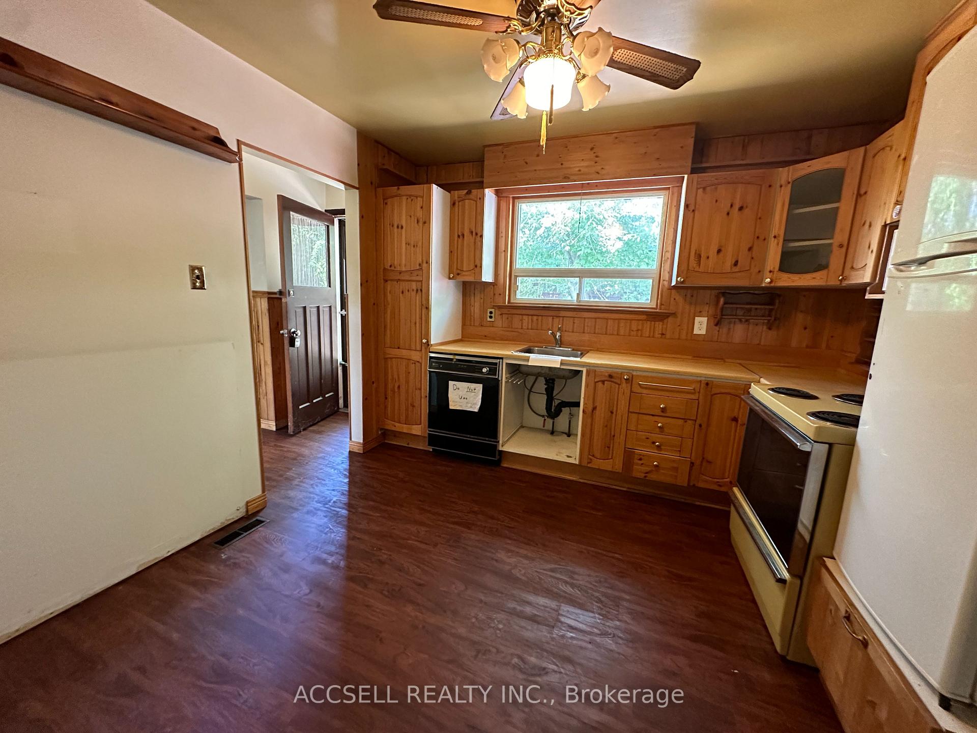 Photo 5 of 137 Earnscliffe Circle, Brampton, Southgate — HOMEH