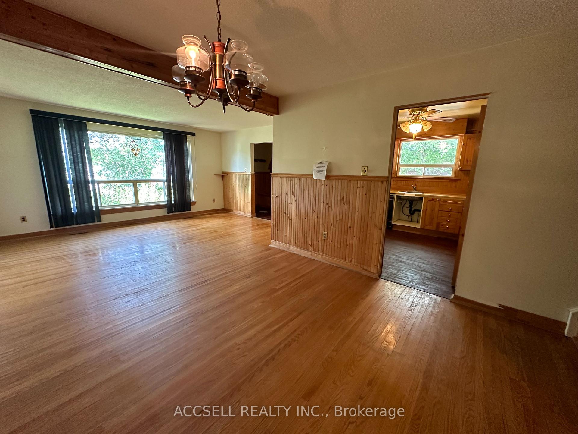 Photo 6 of 137 Earnscliffe Circle, Brampton, Southgate — HOMEH