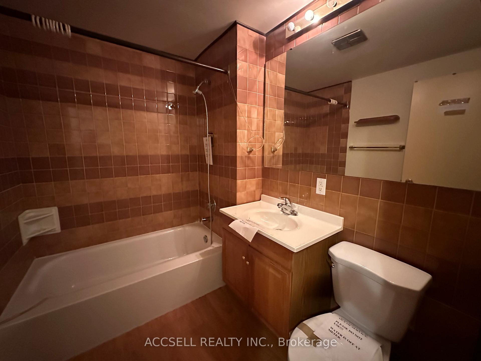 Photo 10 of 137 Earnscliffe Circle, Brampton, Southgate — HOMEH