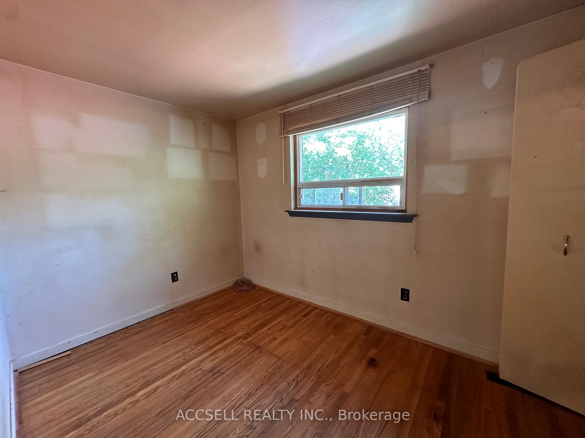 Photo 15 of 137 Earnscliffe Circle, Brampton, Southgate — HOMEH
