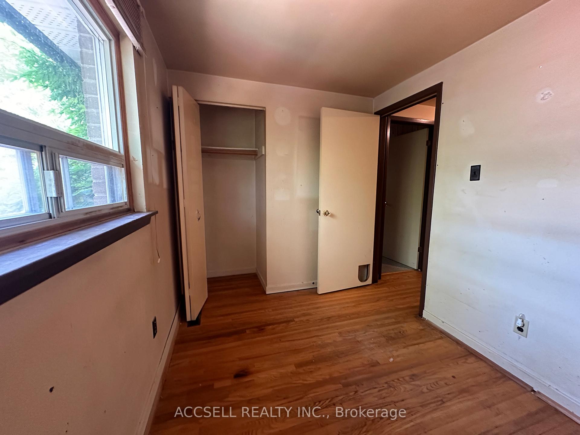 Photo 16 of 137 Earnscliffe Circle, Brampton, Southgate — HOMEH