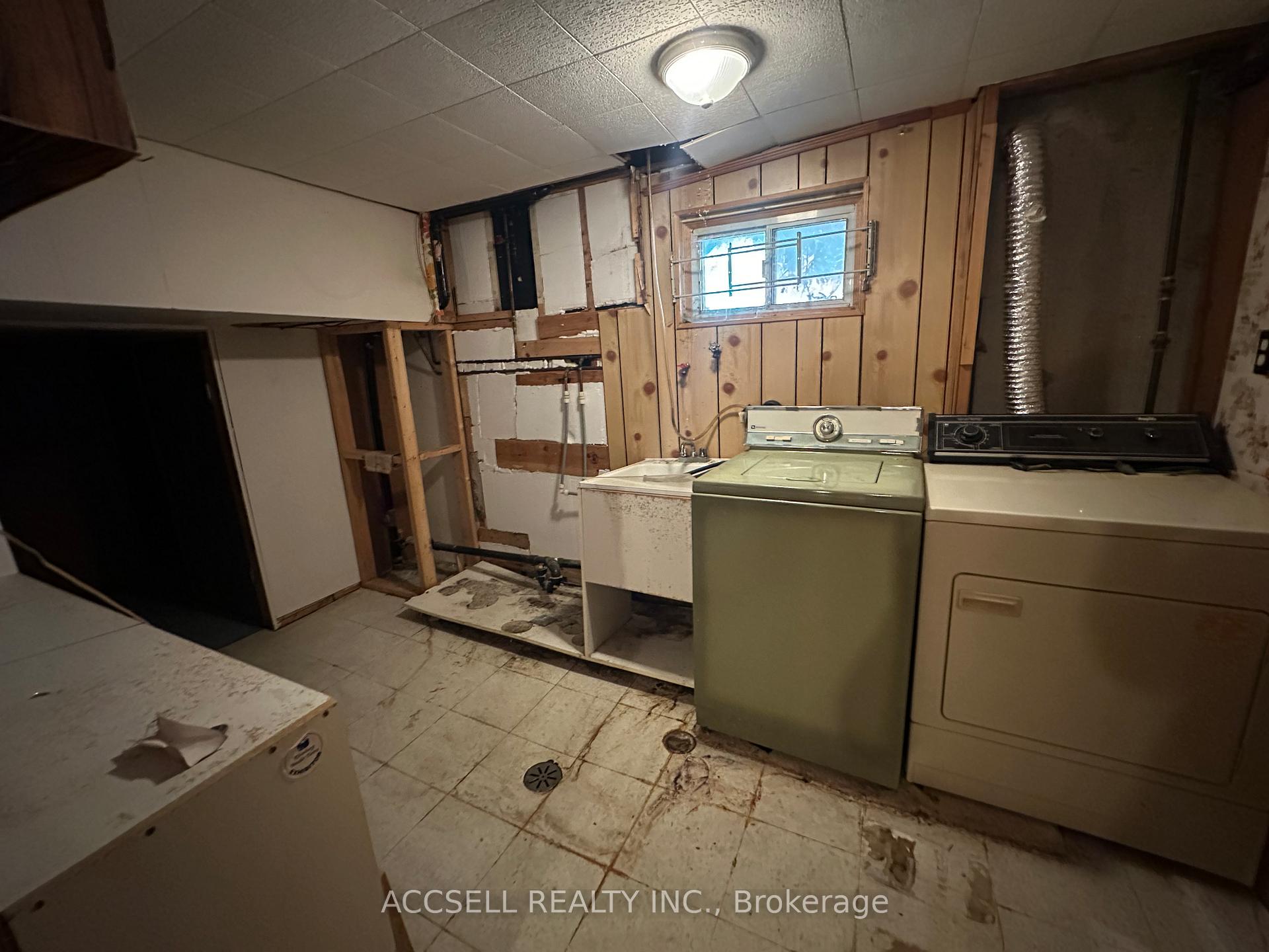Photo 17 of 137 Earnscliffe Circle, Brampton, Southgate — HOMEH