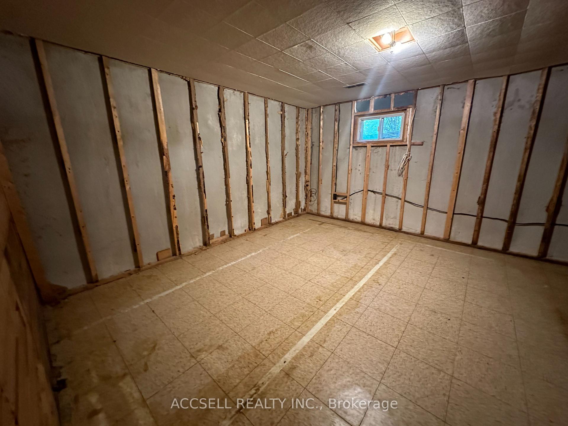Photo 19 of 137 Earnscliffe Circle, Brampton, Southgate — HOMEH