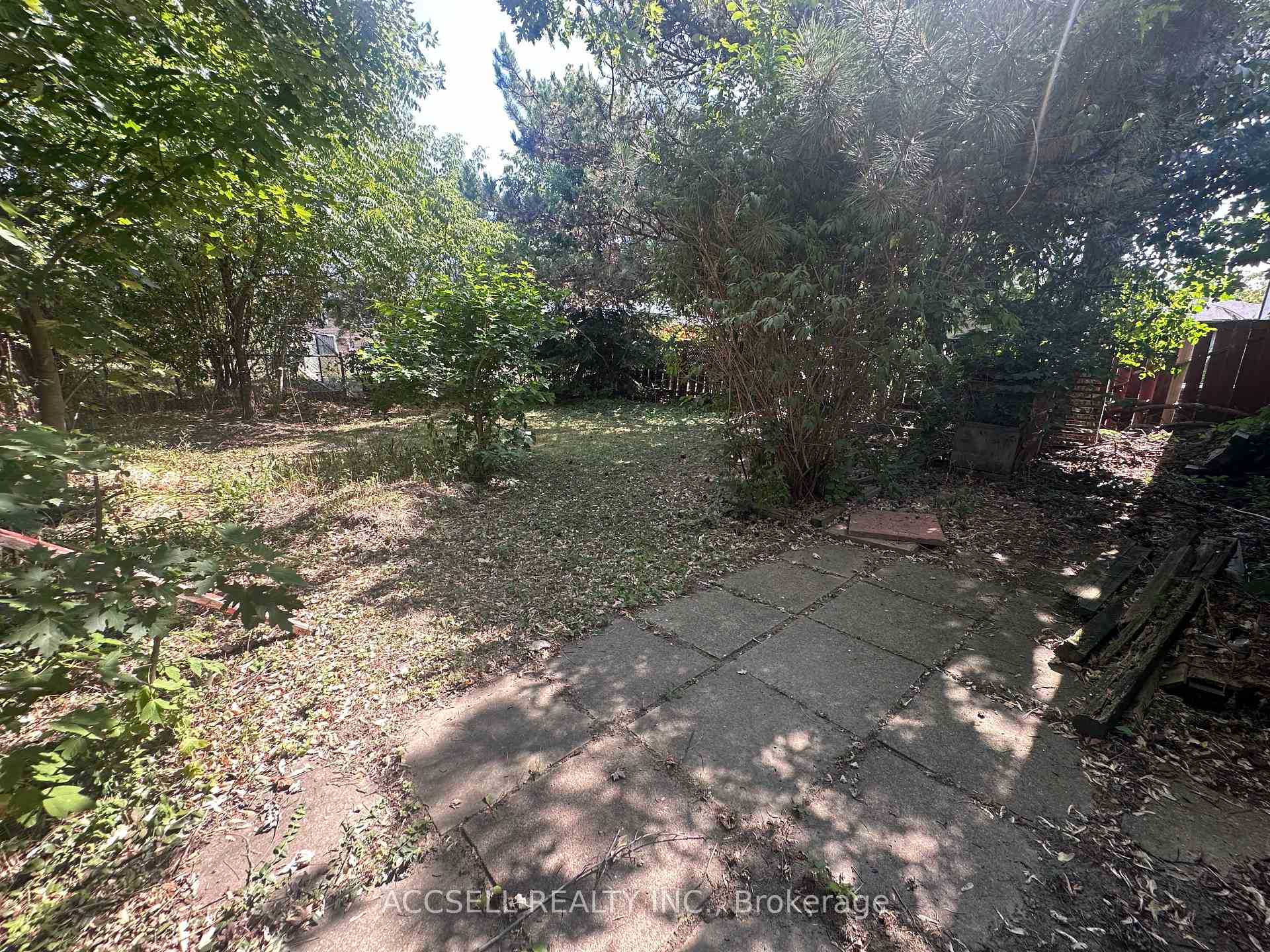 Photo 23 of 137 Earnscliffe Circle, Brampton, Southgate — HOMEH