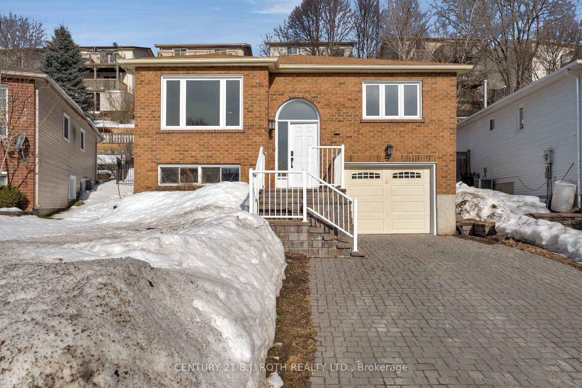 Photo 1 of 30 Engel Crescent, Barrie, Letitia Heights — HOMEH