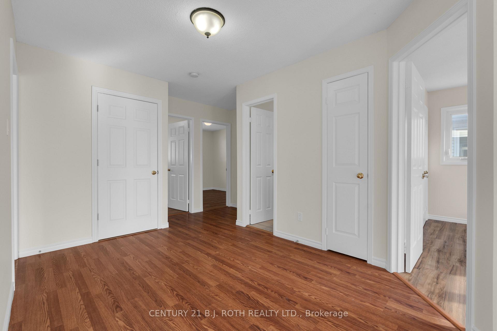 Photo 14 of 30 Engel Crescent, Barrie, Letitia Heights — HOMEH