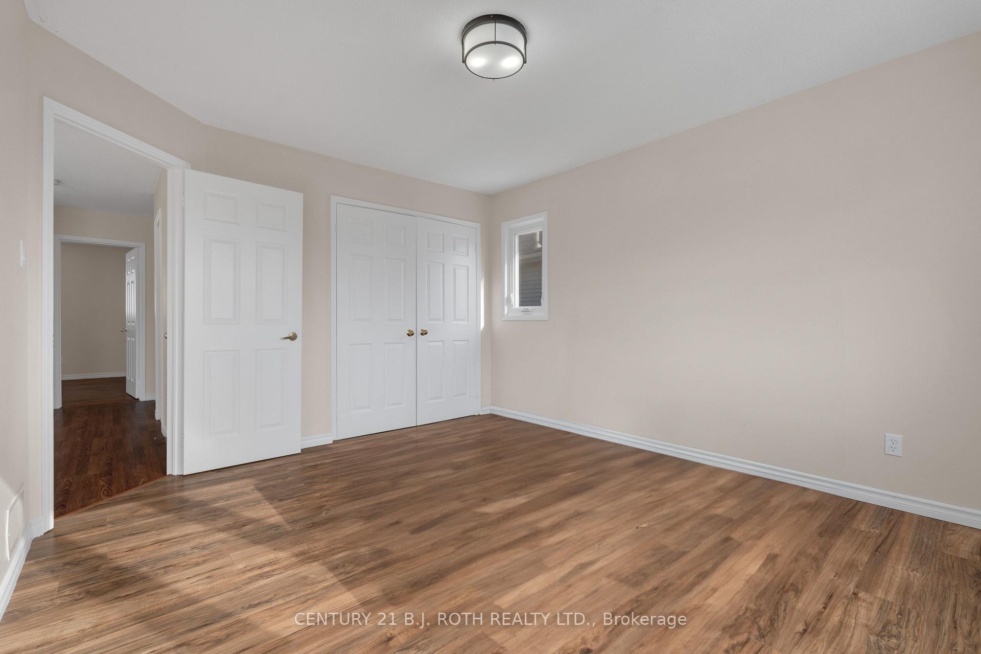 Photo 17 of 30 Engel Crescent, Barrie, Letitia Heights — HOMEH