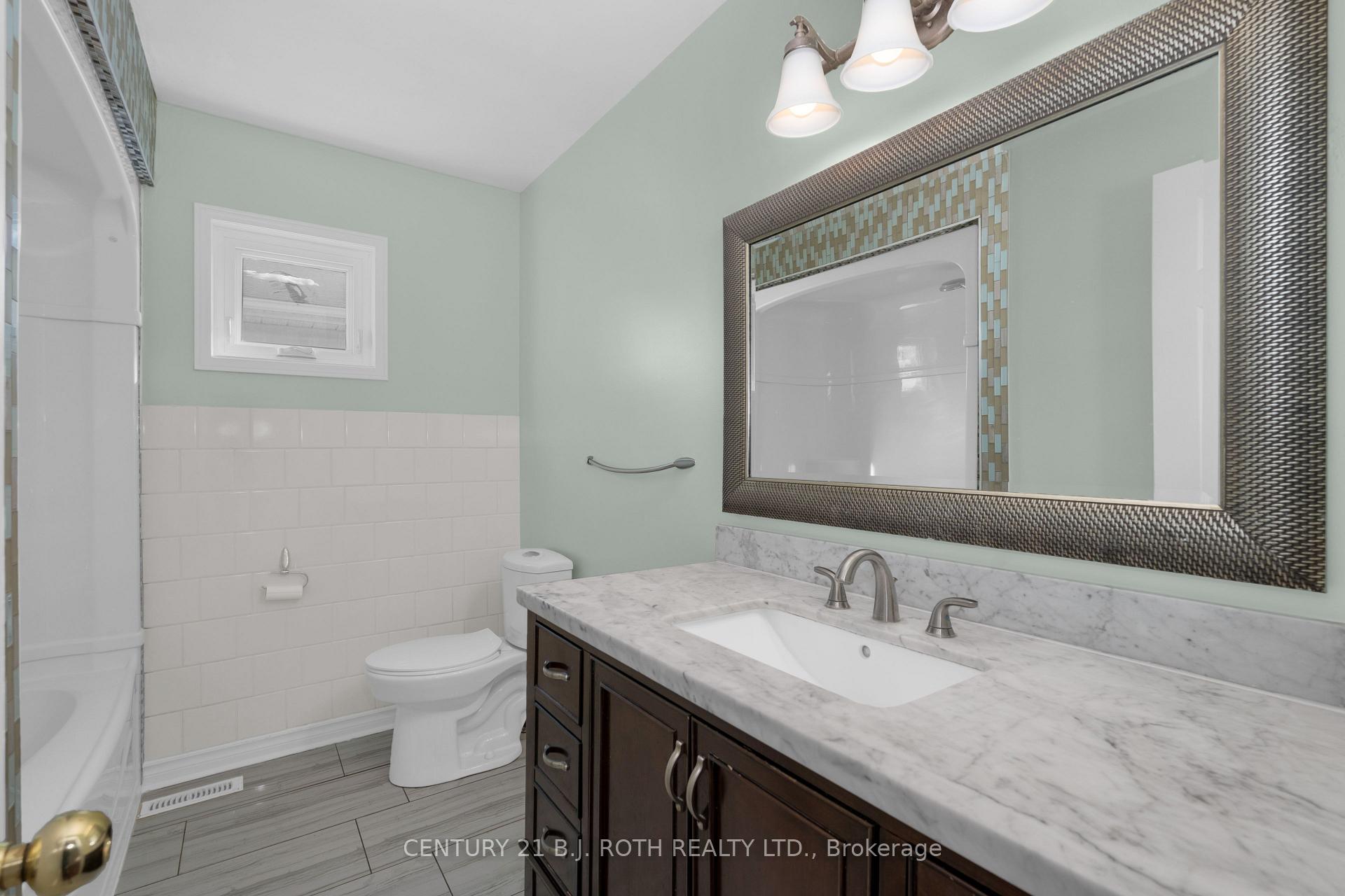 Photo 18 of 30 Engel Crescent, Barrie, Letitia Heights — HOMEH