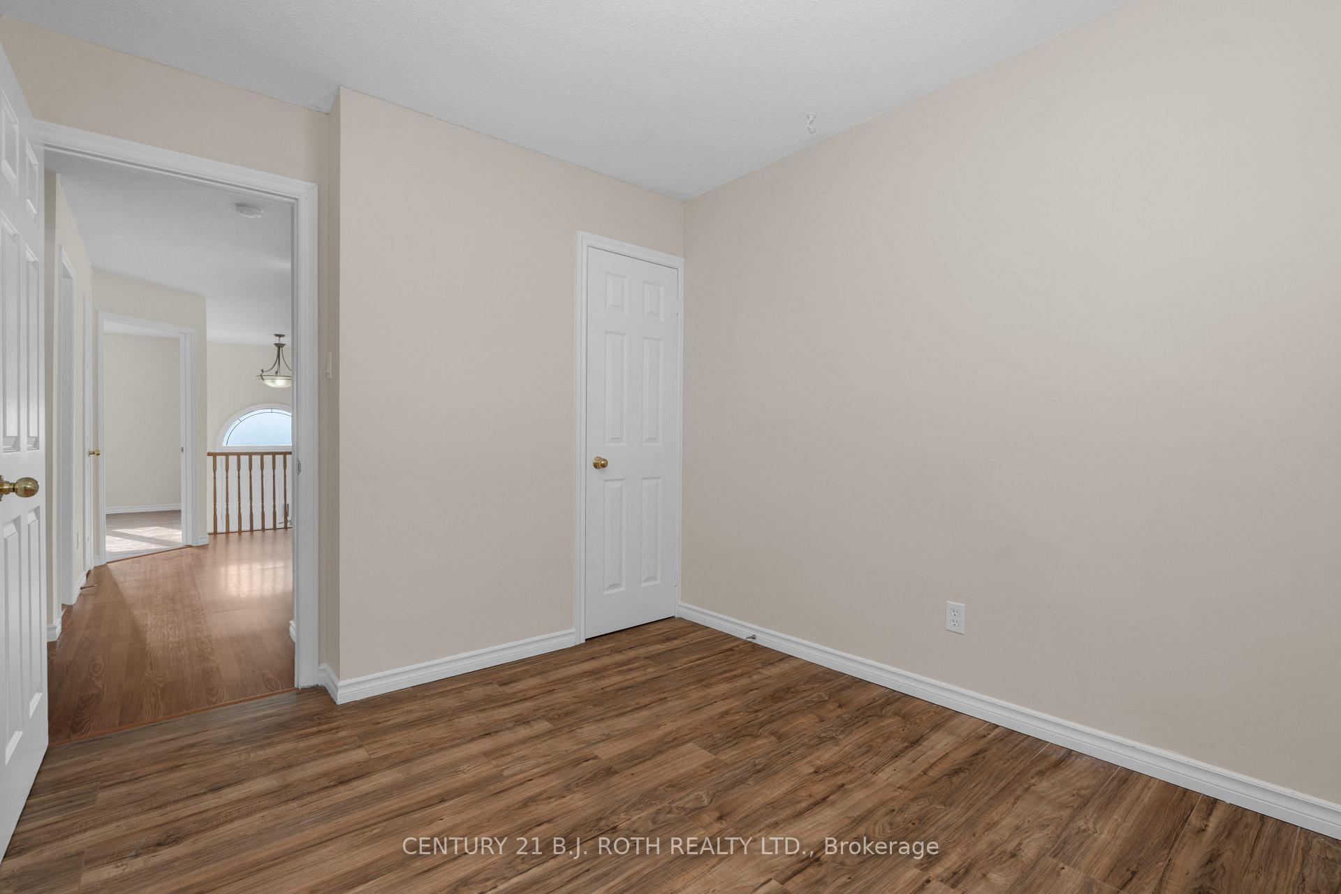 Photo 22 of 30 Engel Crescent, Barrie, Letitia Heights — HOMEH
