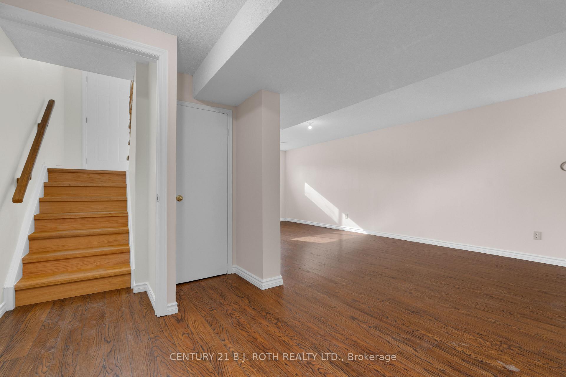 Photo 26 of 30 Engel Crescent, Barrie, Letitia Heights — HOMEH