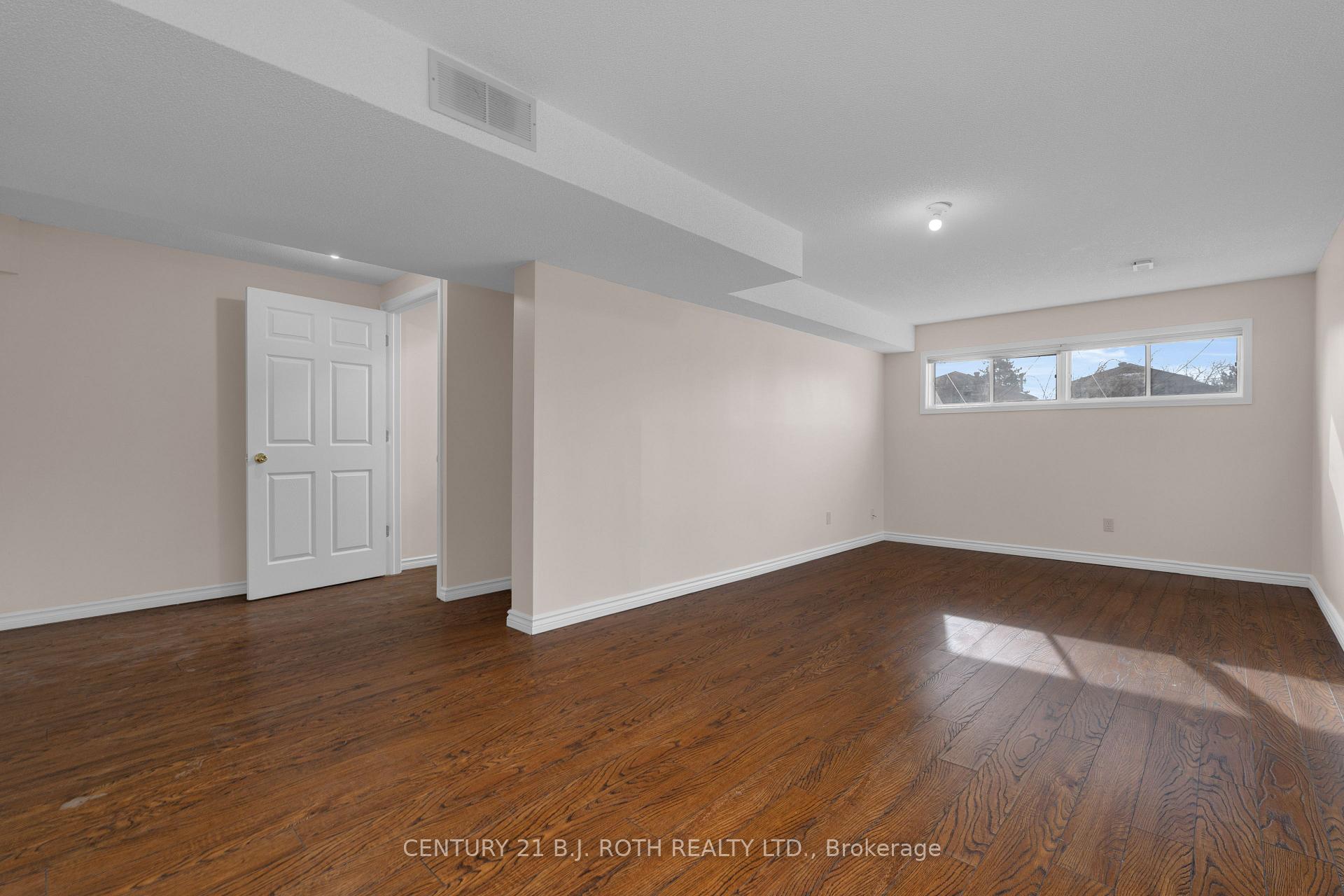 Photo 27 of 30 Engel Crescent, Barrie, Letitia Heights — HOMEH