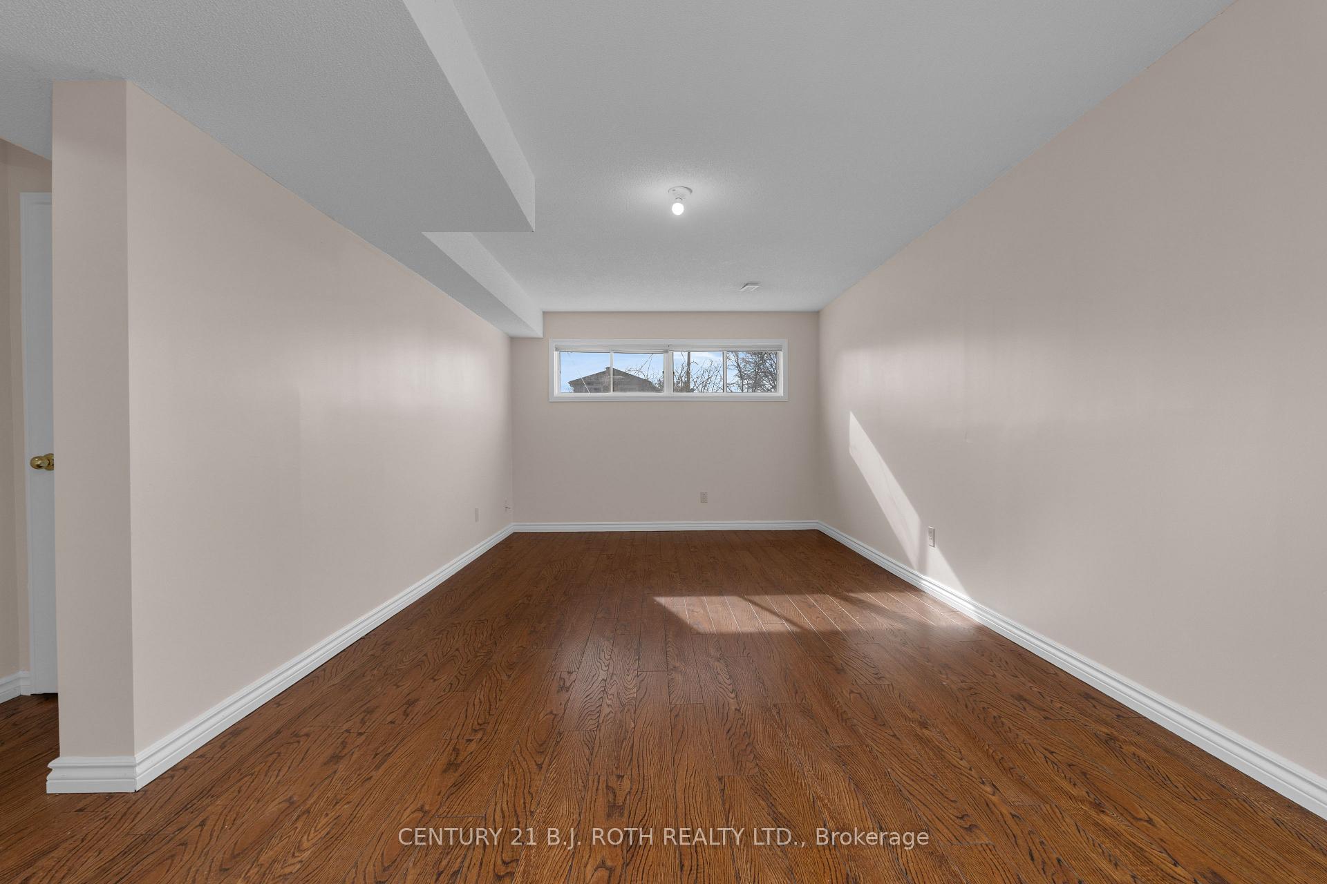 Photo 29 of 30 Engel Crescent, Barrie, Letitia Heights — HOMEH
