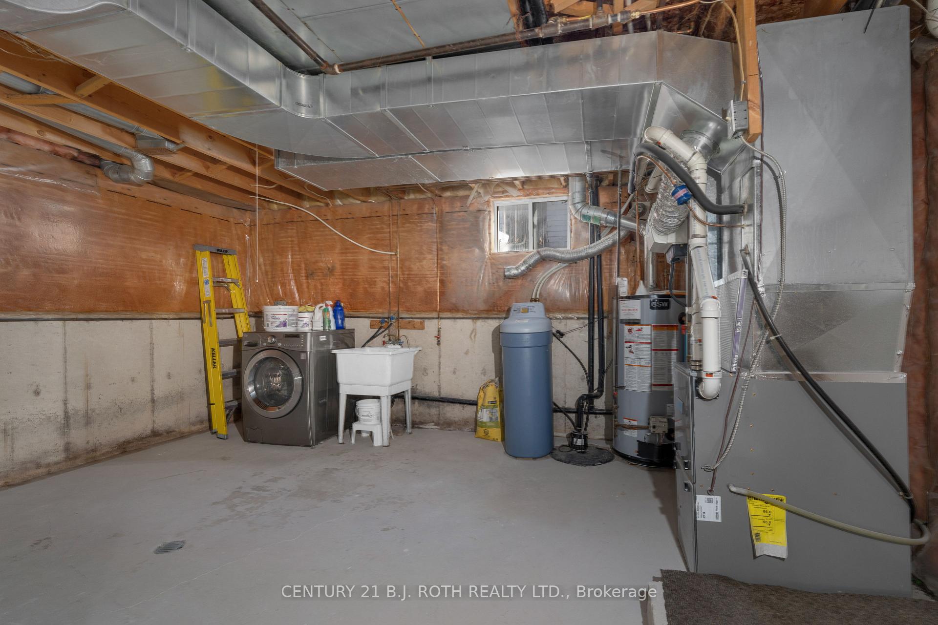 Photo 34 of 30 Engel Crescent, Barrie, Letitia Heights — HOMEH