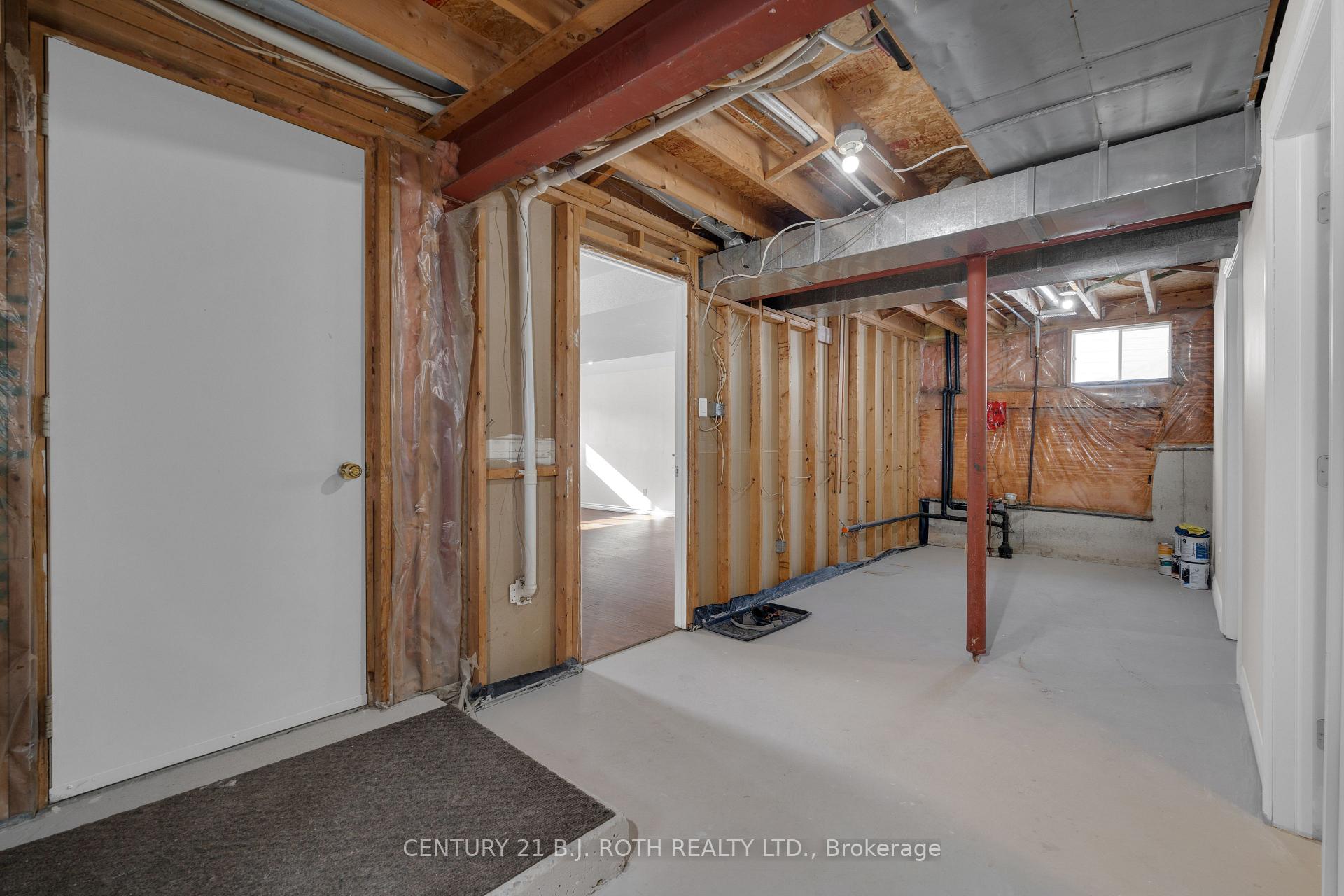 Photo 35 of 30 Engel Crescent, Barrie, Letitia Heights — HOMEH