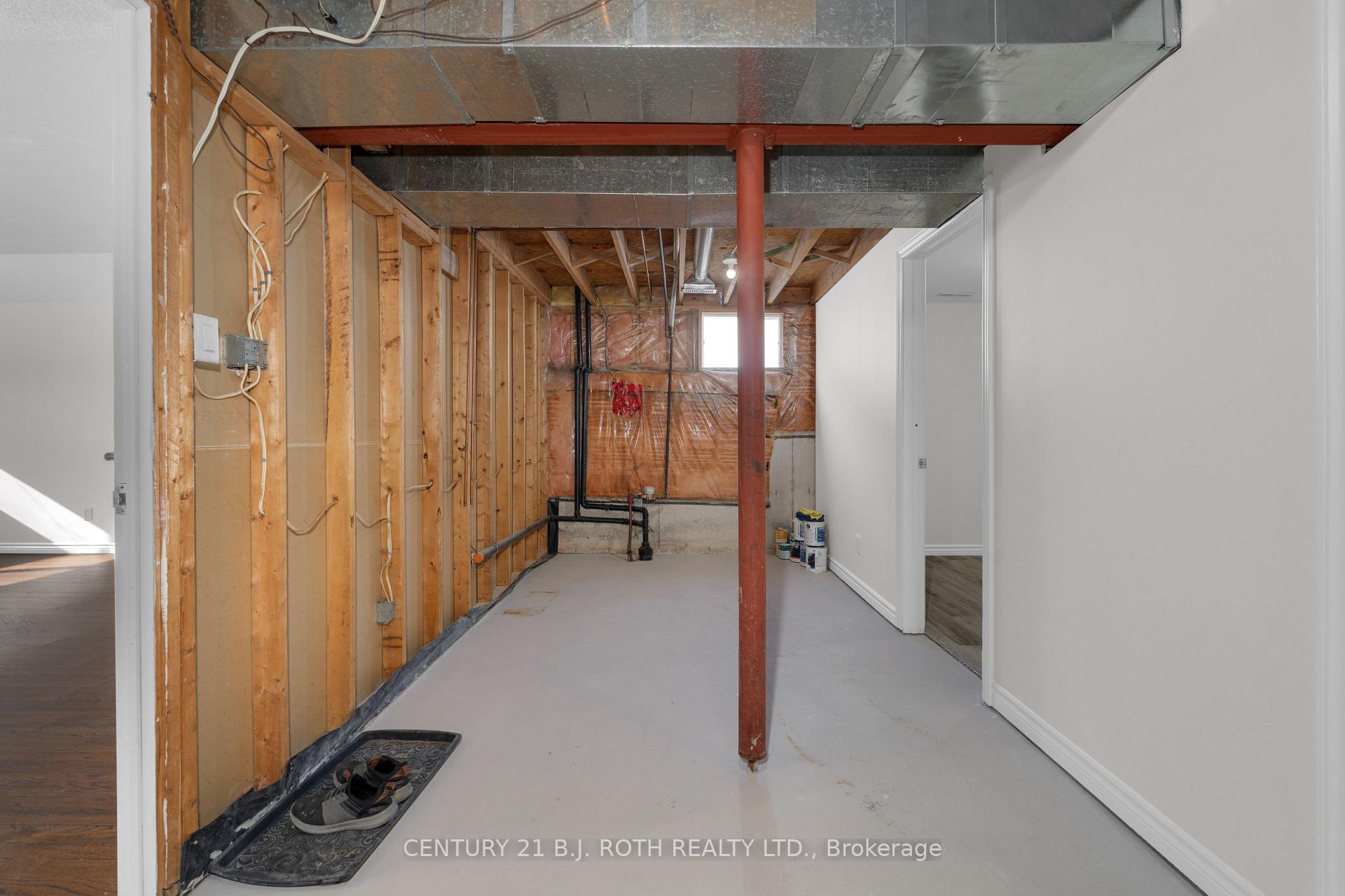 Photo 36 of 30 Engel Crescent, Barrie, Letitia Heights — HOMEH