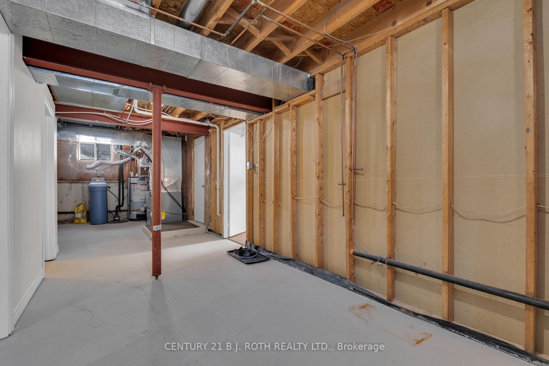 Photo 37 of 30 Engel Crescent, Barrie, Letitia Heights — HOMEH
